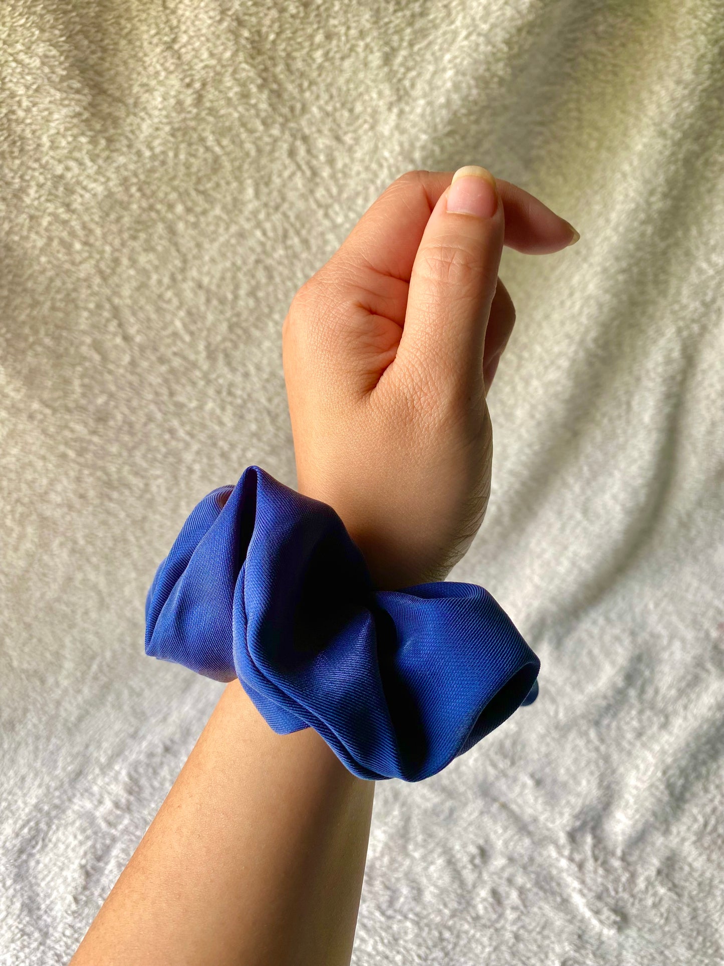 Blue Shimmer Satin, M Scrunchie