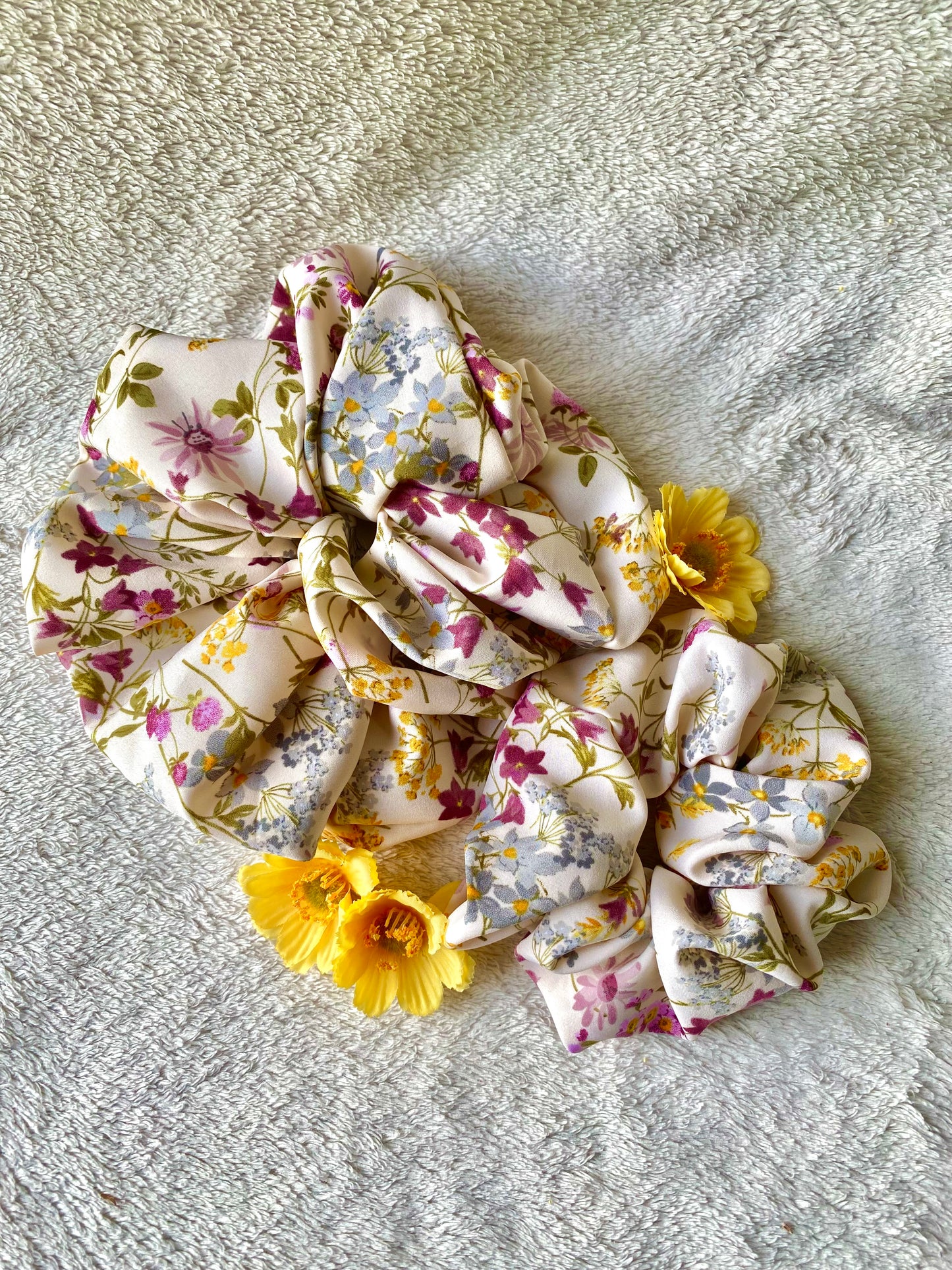 Ivory Wildflowers, XL Scrunchie