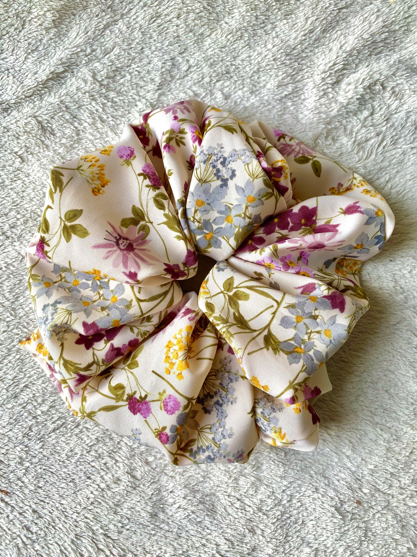Ivory Wildflowers, XL Scrunchie