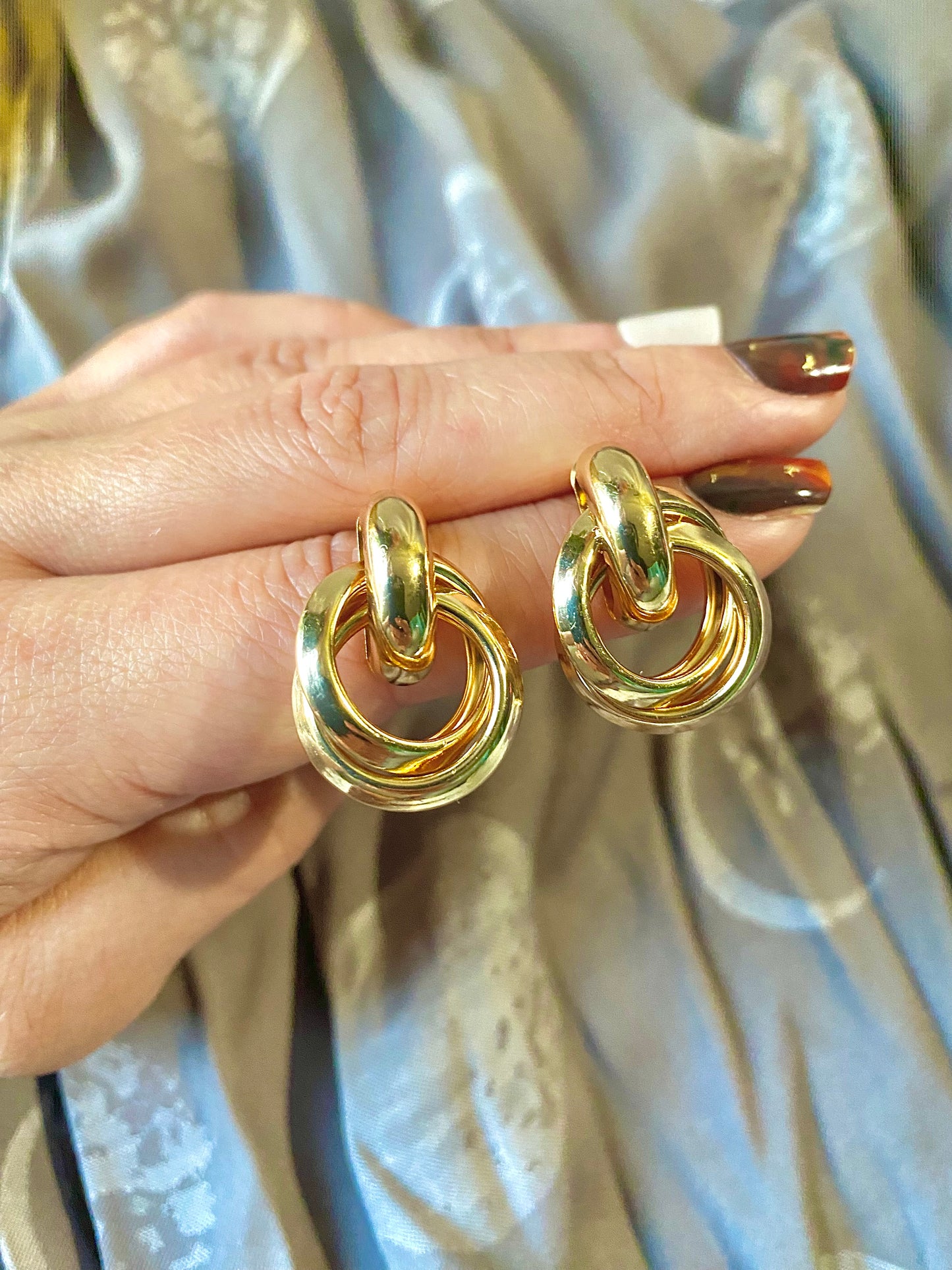 Intertwined Rings