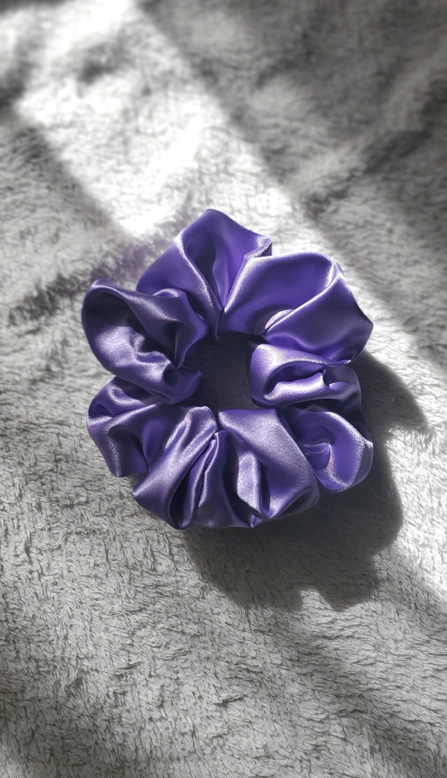 Lilac Satin, M Scrunchie