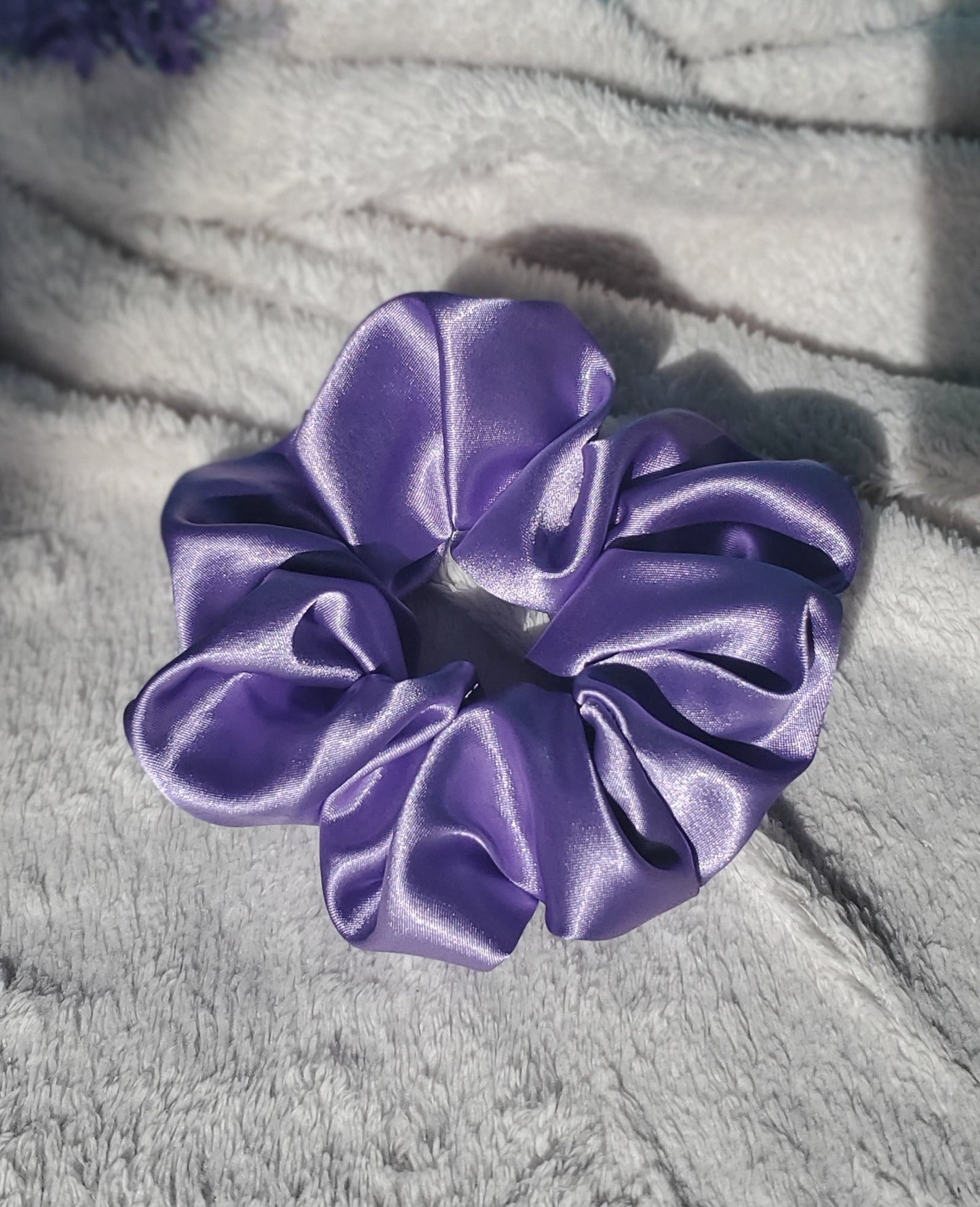 Lilac Satin, M Scrunchie