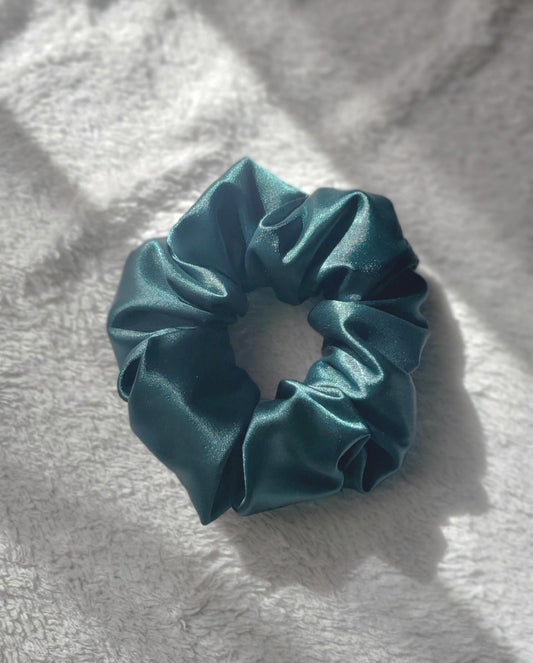 Hunter Green Satin, M Scrunchie